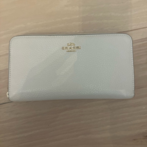 Coach Elegant White Tote and Wallet - Picture 7 of 9